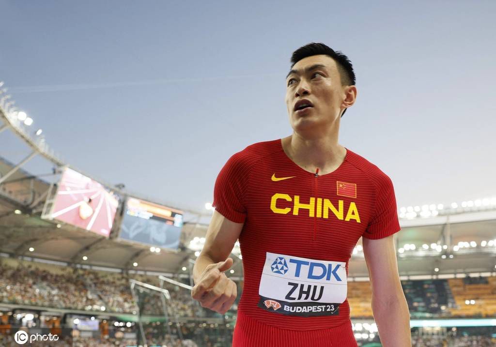 The Athletic撰文谈到了巴萨的情况，该文表示巴萨高层对球队输给赫罗纳感到痛苦，若球队周末再输球，可能会换帅。